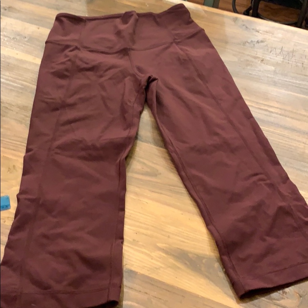Women’s Lululemon burgundy capris size 8